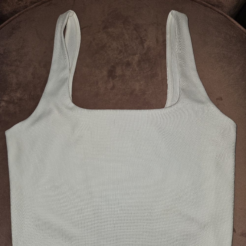 Express body contour ribbed square neck cropped tank